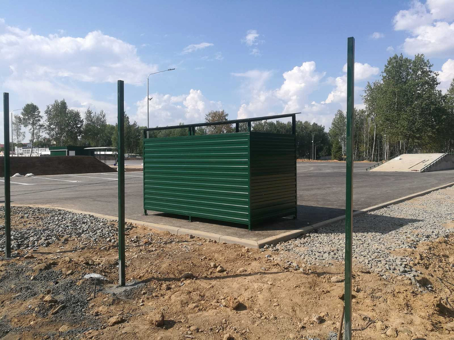 Закрытого типа с навесом